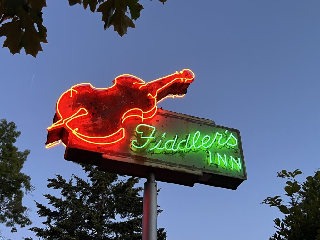 Fiddler's Inn neon sign, Wedgwood, Seattle, WA